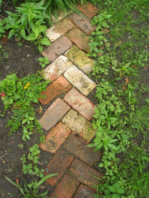 Herringbone Rutsic Reclaimed Brick Pathway. 