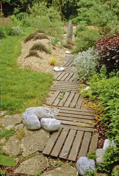  Pallet Garden Pathway. 