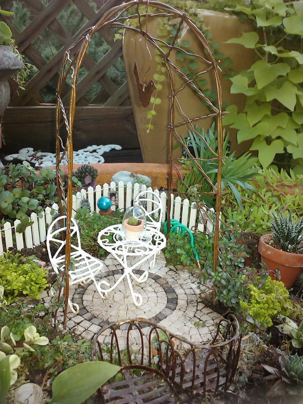 DIY Fairy Garden Nook for Tea Time. 