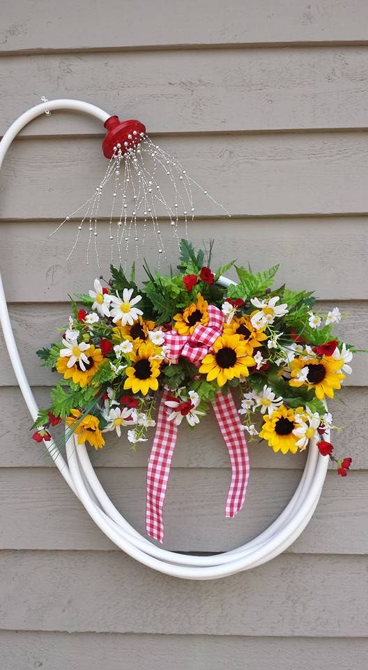 DIY Garden Hose Wreath. 