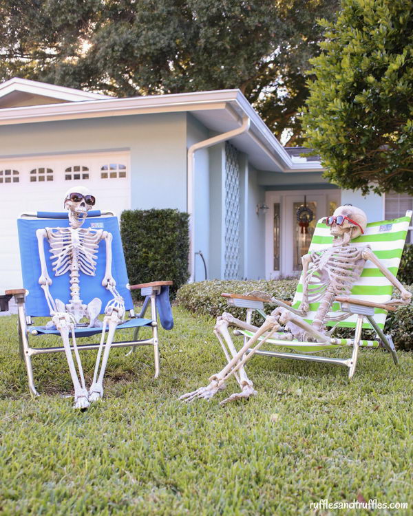 DIY Skeleton Lawn Decorations. 
