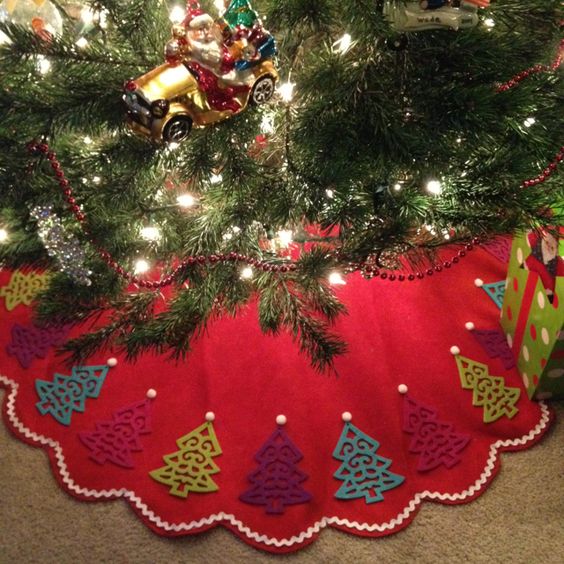 No-Sew Tree Skirt Using A Basic Scalloped Tree Skirt And Felt Tree Ornaments. 