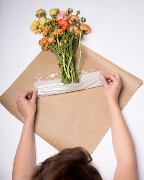 Keep A Bouquet Of Flowers Fresh With Paper Towel Wrapped In Plastic Wrap. 