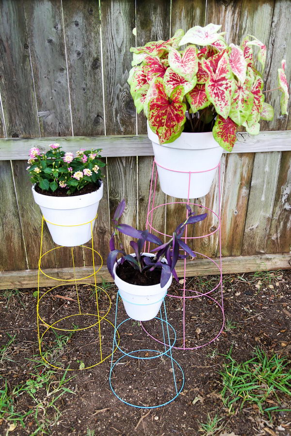 DIY Tomato Cage Plant Stands. 