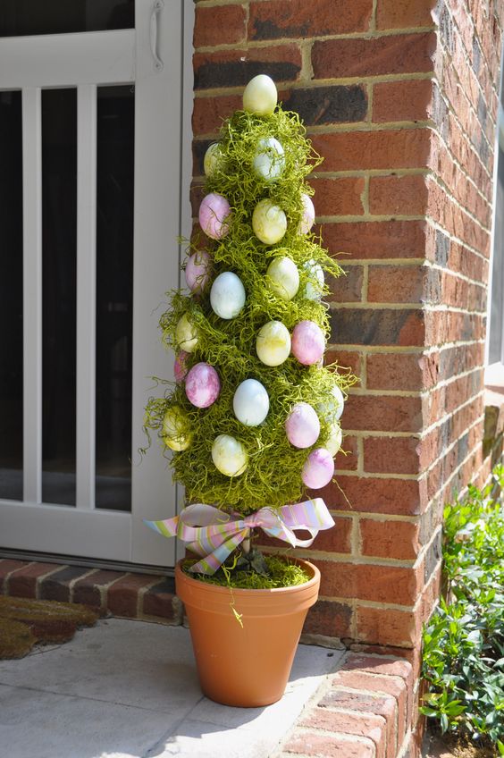 DIY Easter Topiary Tree. 